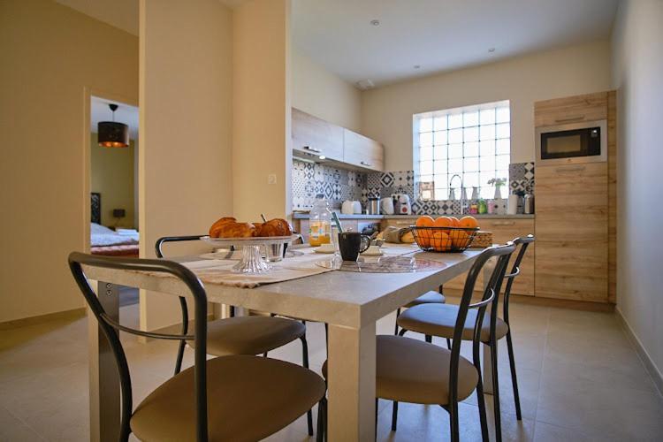 Les Doyennes Bed & Breakfast Brugny-Vaudancourt Bagian luar foto